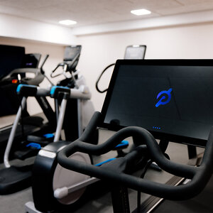 Abbildung eines leeren Fitnessraums
