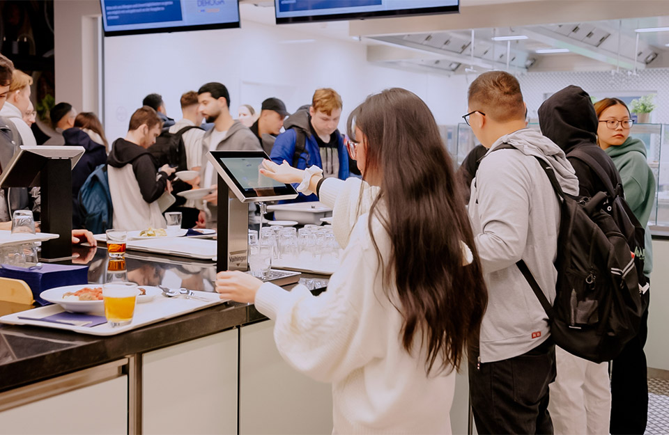 Darstellung der Bewohner des Campus Bad Überkingen in der Mensa